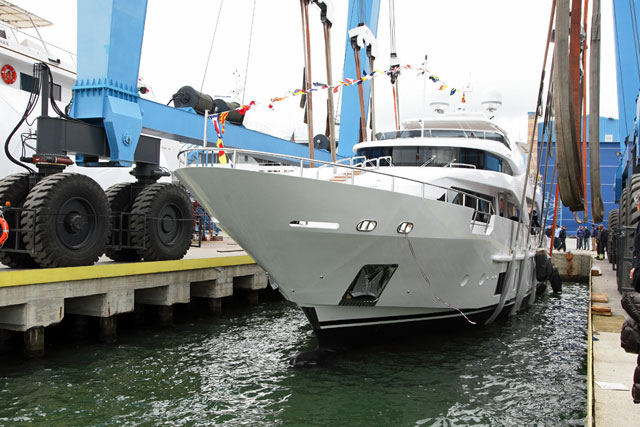Benetti-Delfino-93-launch