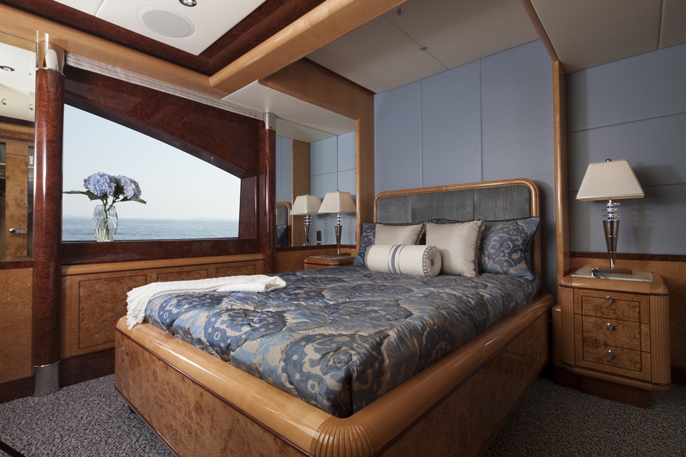 Trinity Yachts bridge deck blue SR