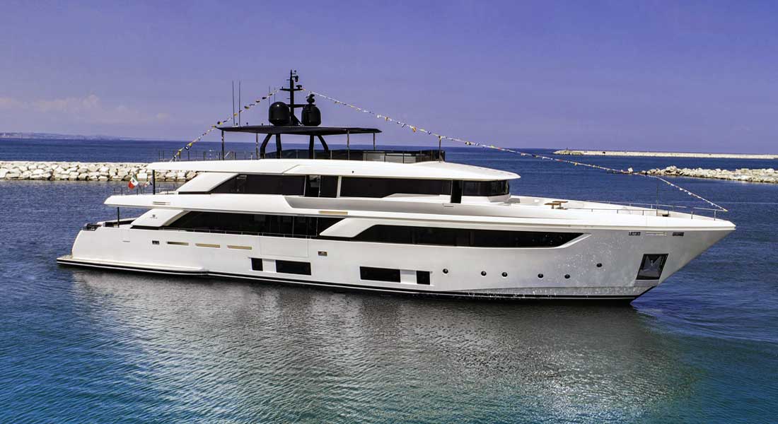 Navetta 42 megayacht Custom Line