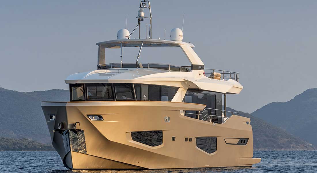 Numarine 26XP series megayacht hull 2