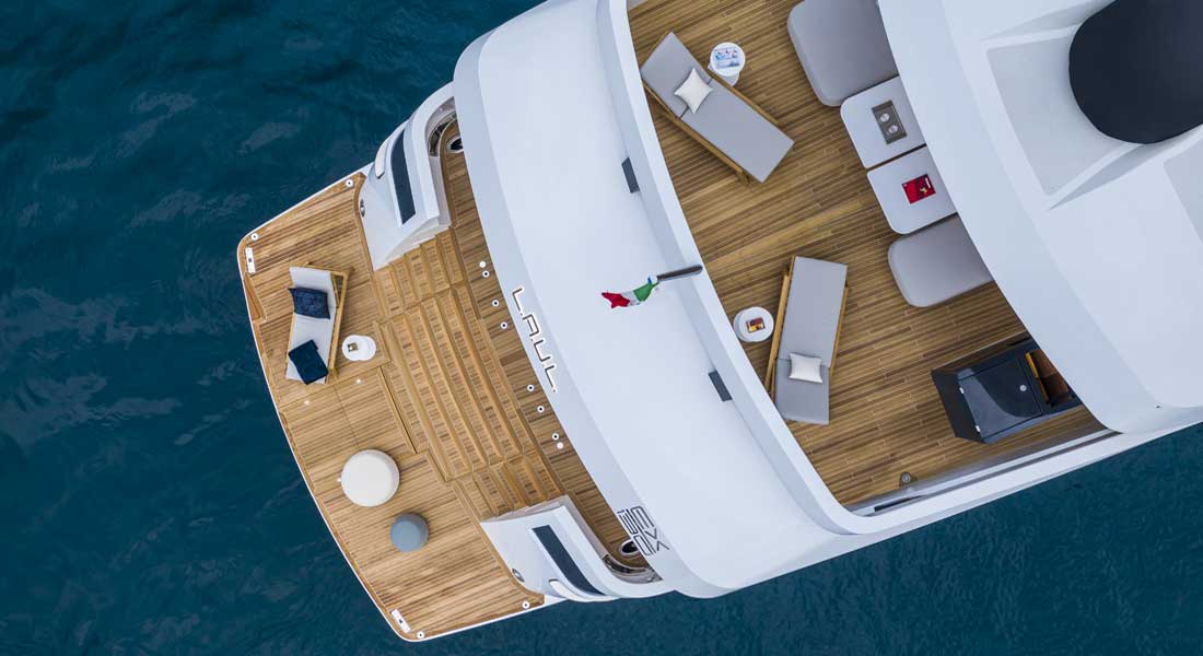 L.A.U.L., Extra 130 Alloy megayacht