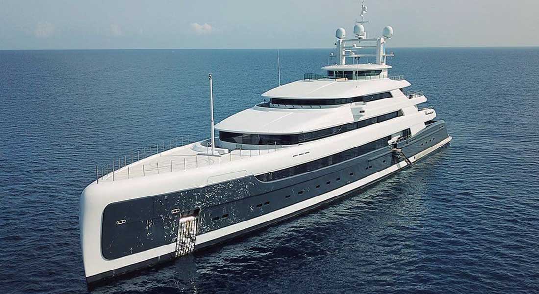 the superyacht Illusion Plus