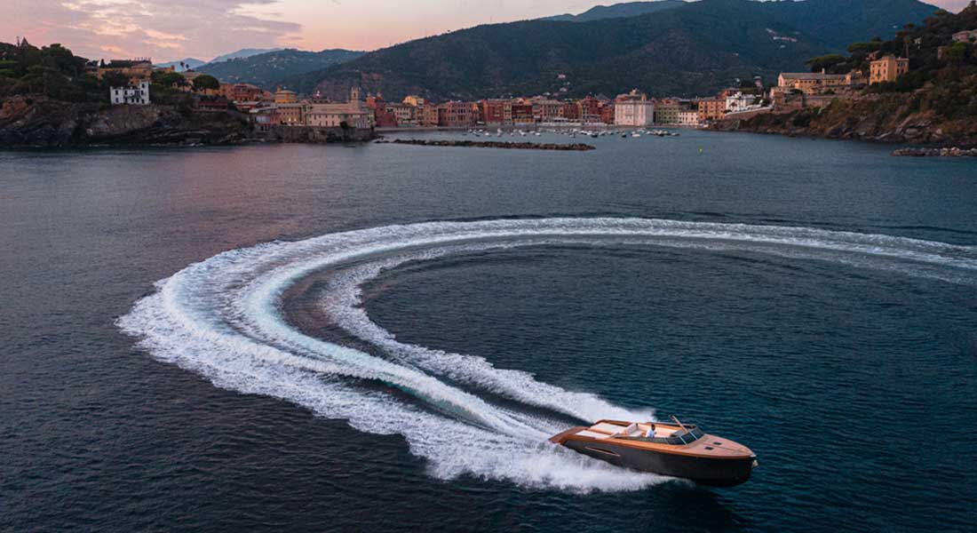 The 46-year-old Castagnola Yacht shipyard created the Heritage 9.9, megayacht tender
