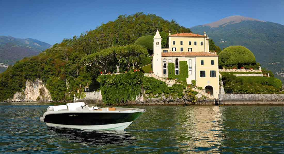 the Invictus Capoforte SX200 can be a fun superyacht tender