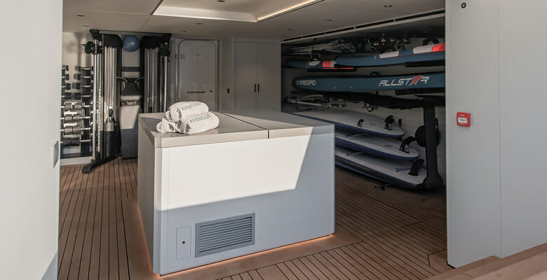Avontuur is the first Lynx Yachts Crossover 27 superyacht