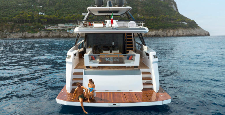 the Ferretti Yachts 860 megayacht has a glass parapet