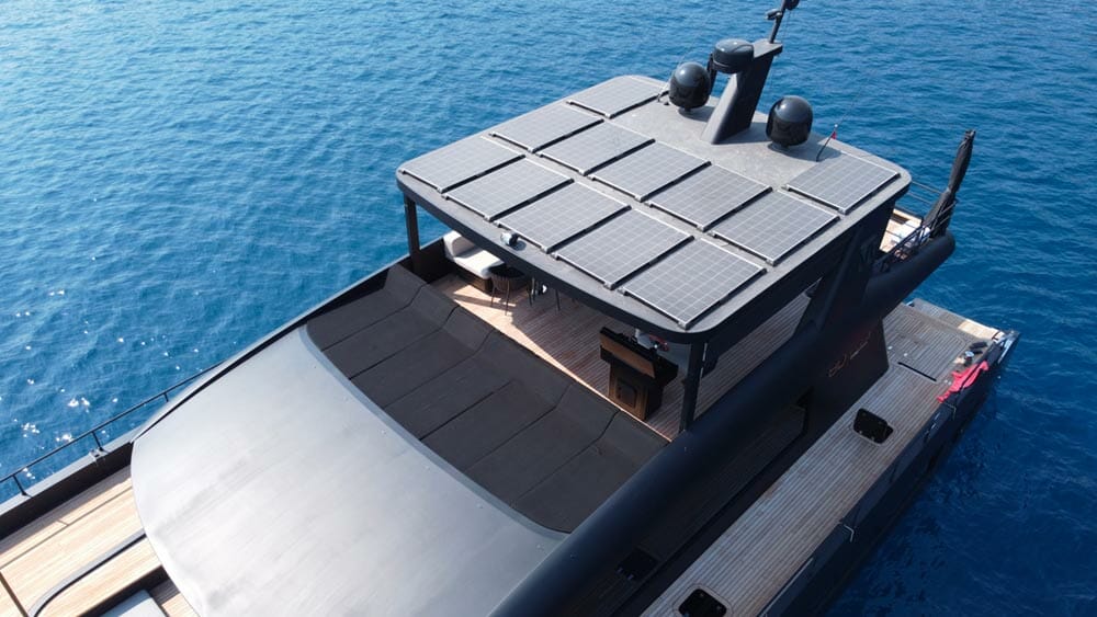 VisionF80 BLCK catamaran sunpads
