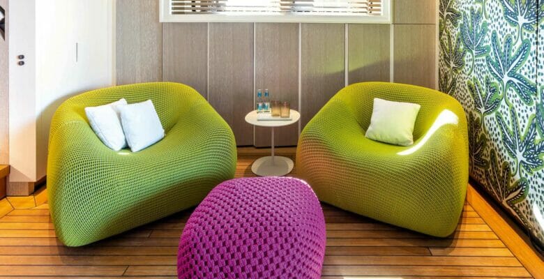 the yacht Rio is colorful throughout
