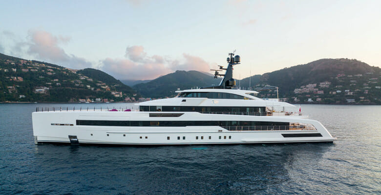 the yacht Rio has a toucan in her logo