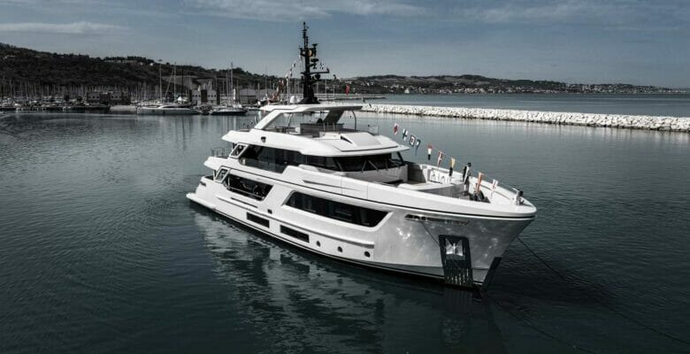 the yacht Stellemar is from Cantiere delle Marche