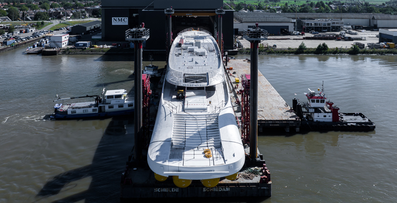 the transport of the Feadship yacht Project 824