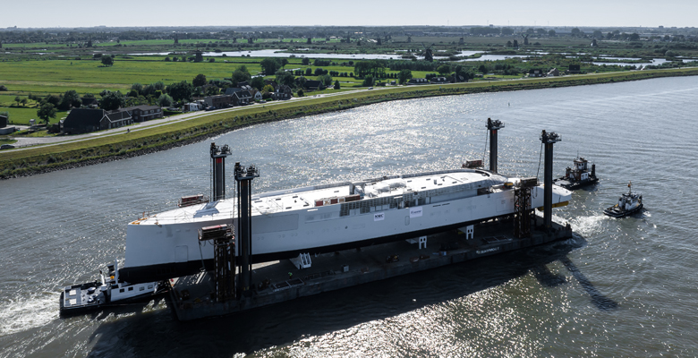 the transport of the Feadship yacht Project 824