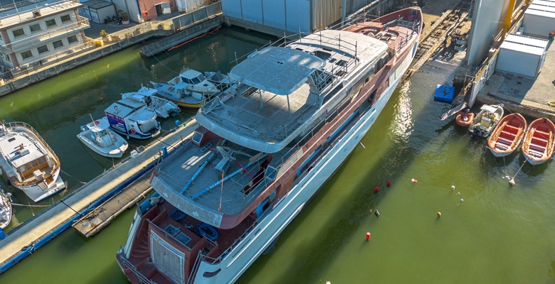 the Codecasa C124 yacht arriving in Viareggio