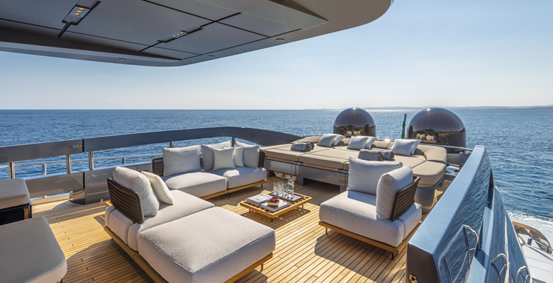 the Pershing GTX116 yacht Caffeine sportbridge