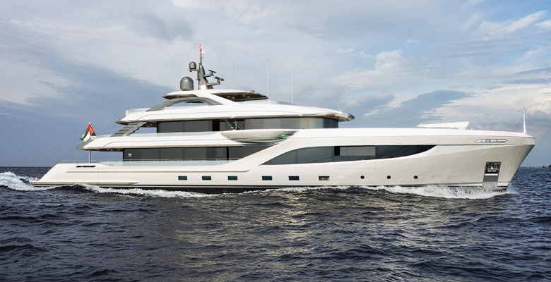 Majesty 160 yacht cruising