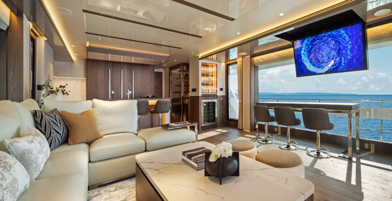 Horizon FD80 Yacht hull 14 saloon