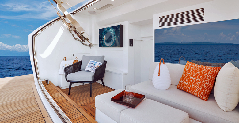 Horizon FD80 Yacht hull 14 beach club