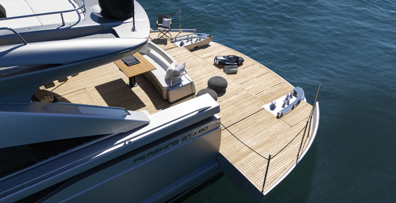 Pershing GTX80 yacht swim platform