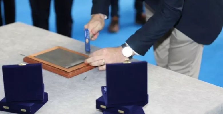 the Admiral C.615 yacht keel laying