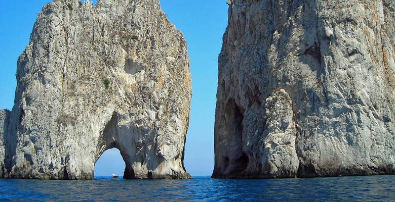 the yacht Loon charters in Capri