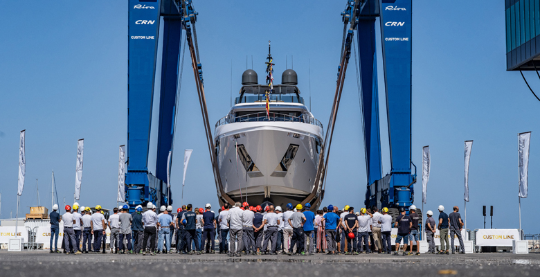 Custom Line Navetta 33 yacht Ricacha Too launch