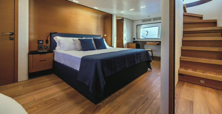 the yacht Gipsy VI, from Apremare