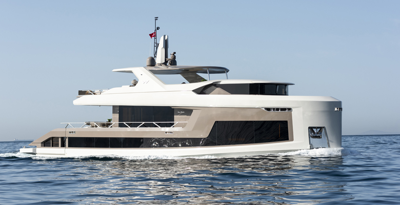 the Mazu 92 DS yacht