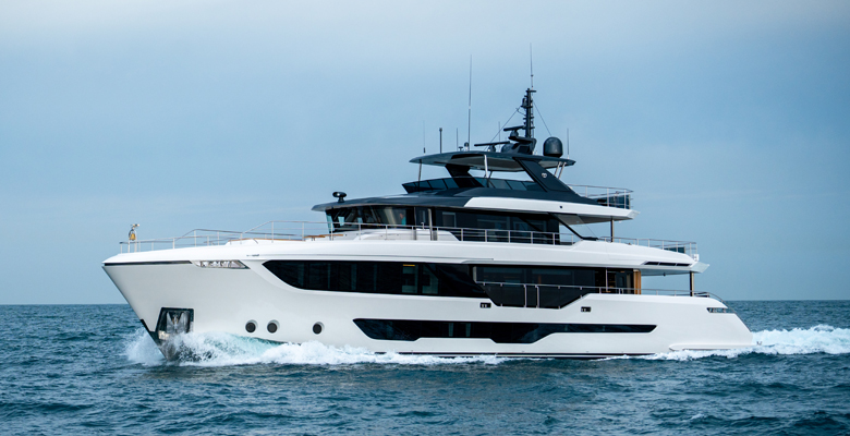 Majesty 112 Terrace yacht