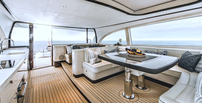 Zeelander 8 yacht Silver Dawn saloon