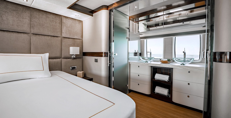 Zeelander 8 yacht Silver Dawn master