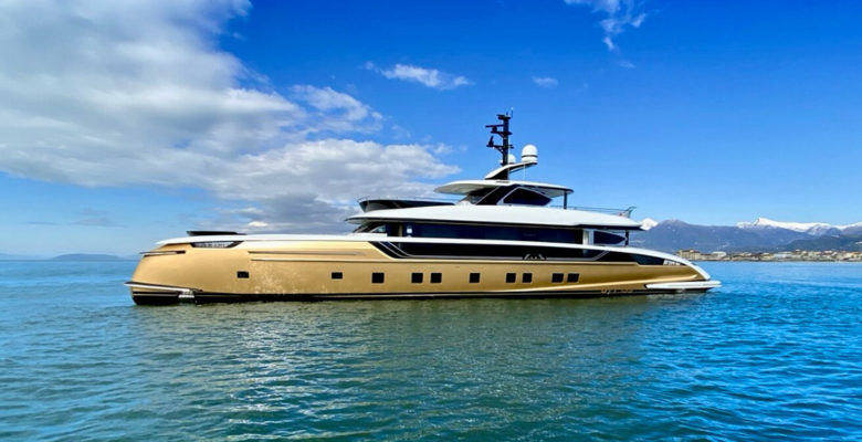 auction of the yacht Stefania concludes
