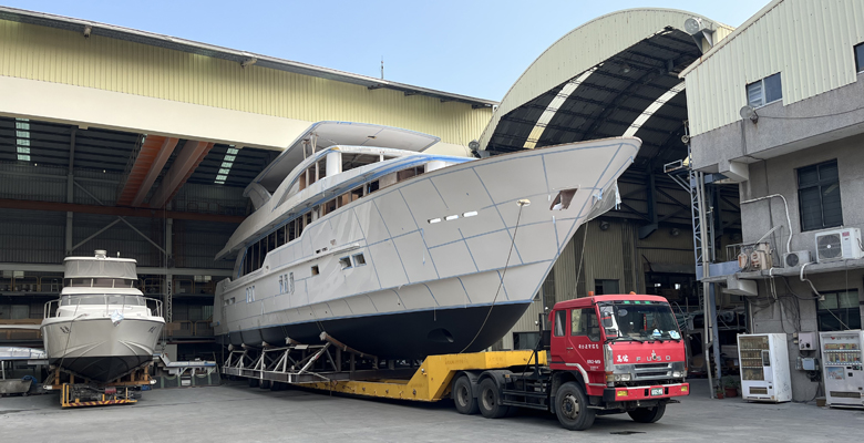 Hargrave 110 raised pilothouse yacht