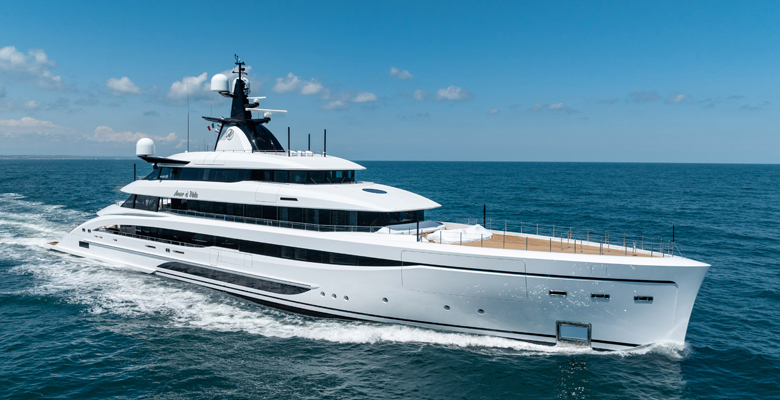 CRN yacht Amor à Vida