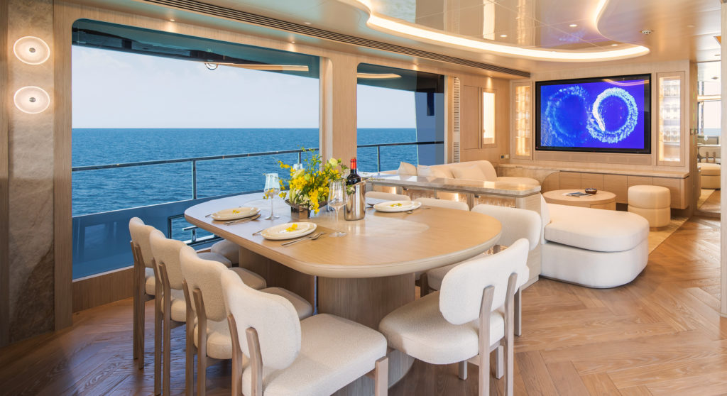 Horizon LiTHIUM+ dining area and saloon