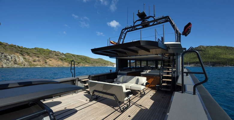 Vandal 60 Chase boat aft deck