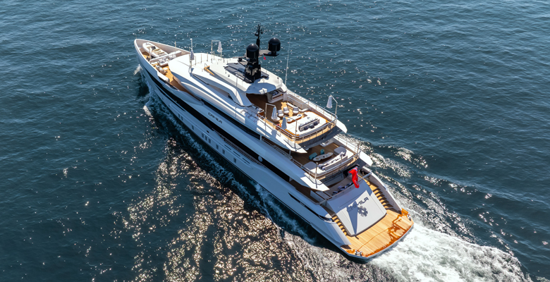 yacht Camila