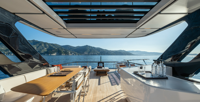 Ferretti Yachts 800 yacht flying bridge