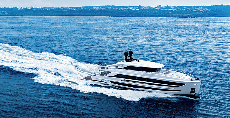 Horizon FD100 Skyline yacht