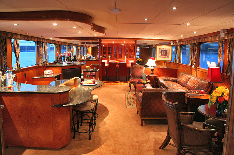 Kayana main saloon